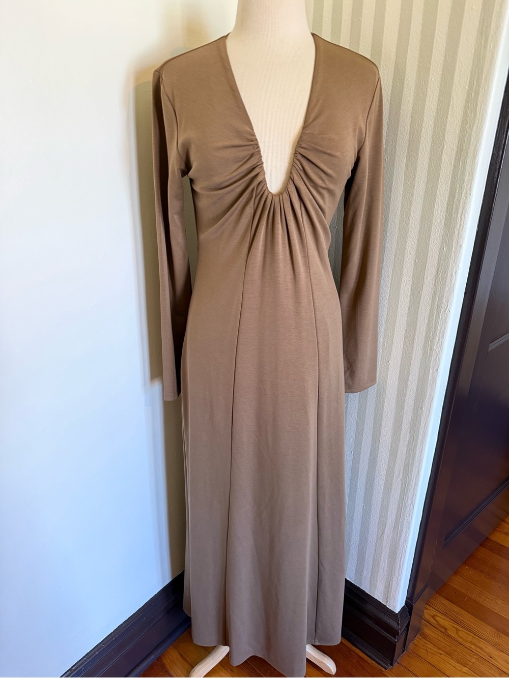 Anthropologie- Dolan- Left Coast Long-Sleeve Plunge Knit Maxi Dress in Taupe M